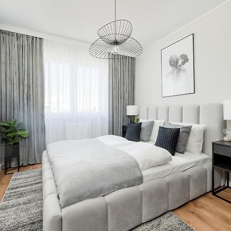Piekny Apartament Wichrowa - 2 Sypialnie Free Garage Wroclaw By Noclegi Renters Exteriör bild