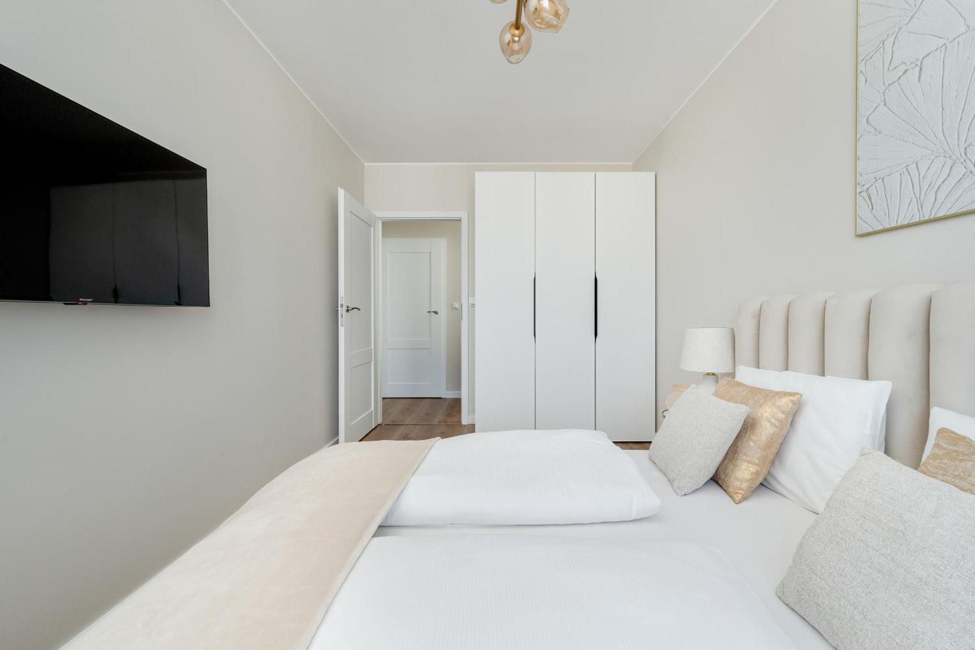 Piekny Apartament Wichrowa - 2 Sypialnie Free Garage Wroclaw By Noclegi Renters Exteriör bild